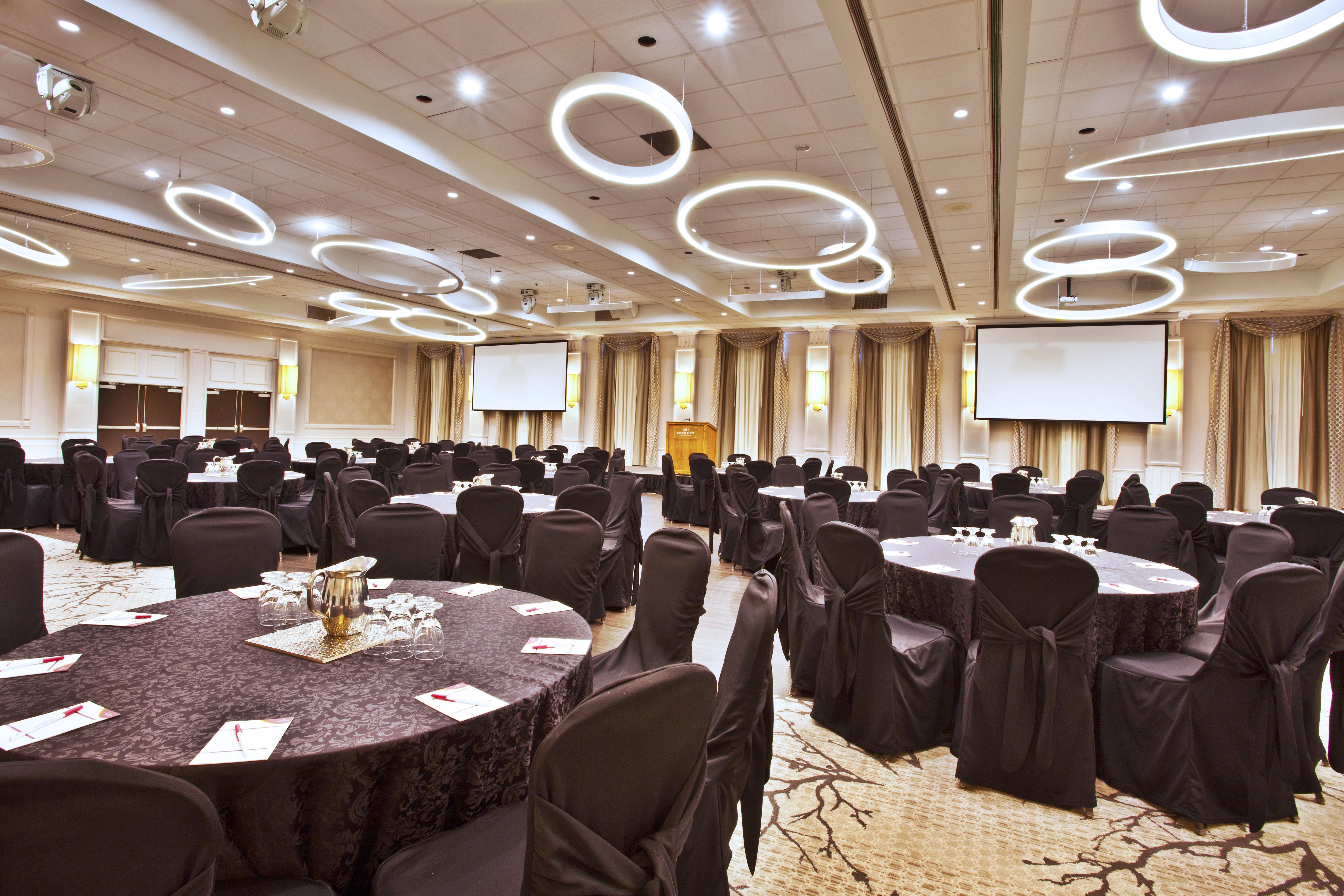 Отель Crowne Plaza Kitchener-Waterloo By Ihg Экстерьер фото