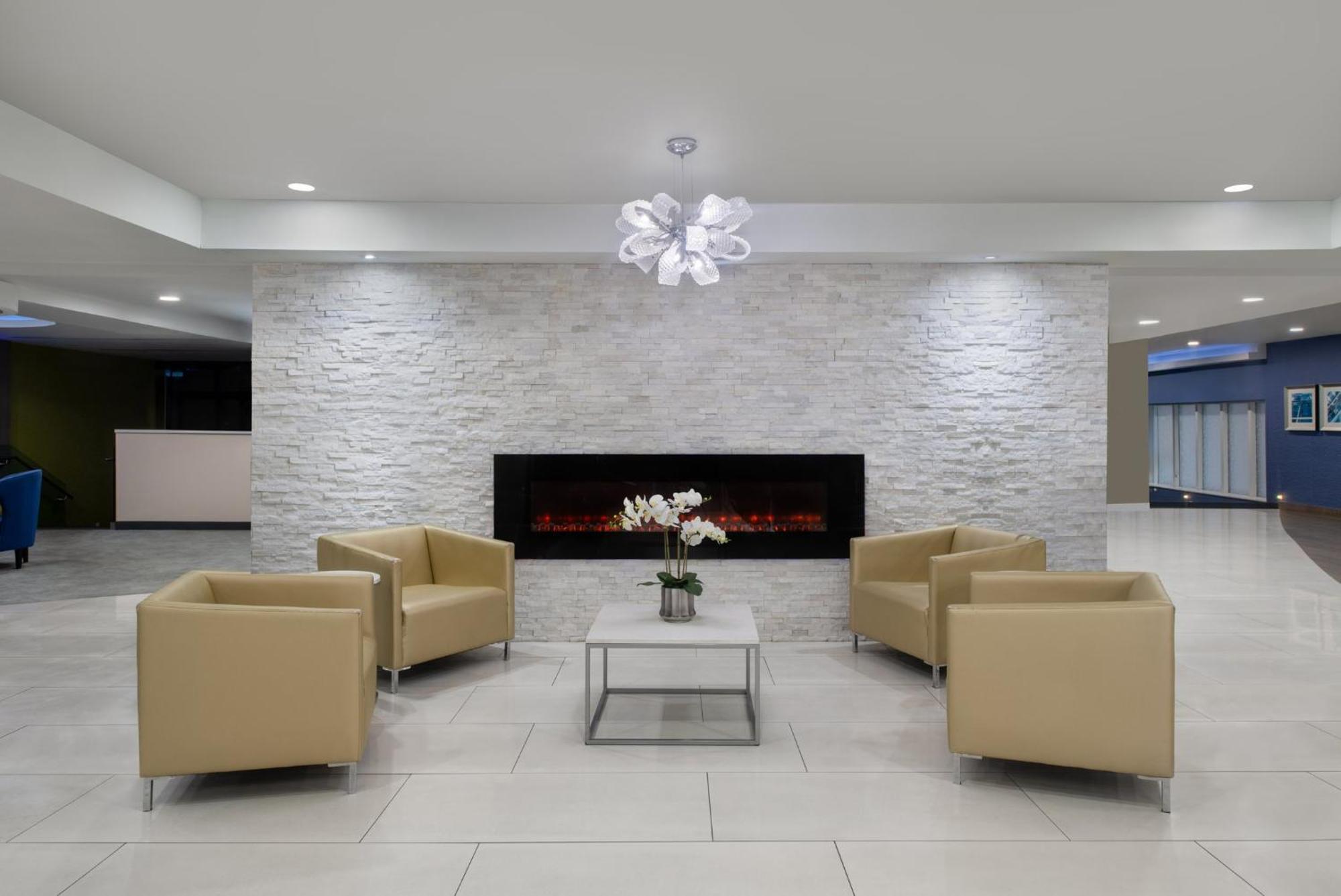 Отель Crowne Plaza Kitchener-Waterloo By Ihg Экстерьер фото