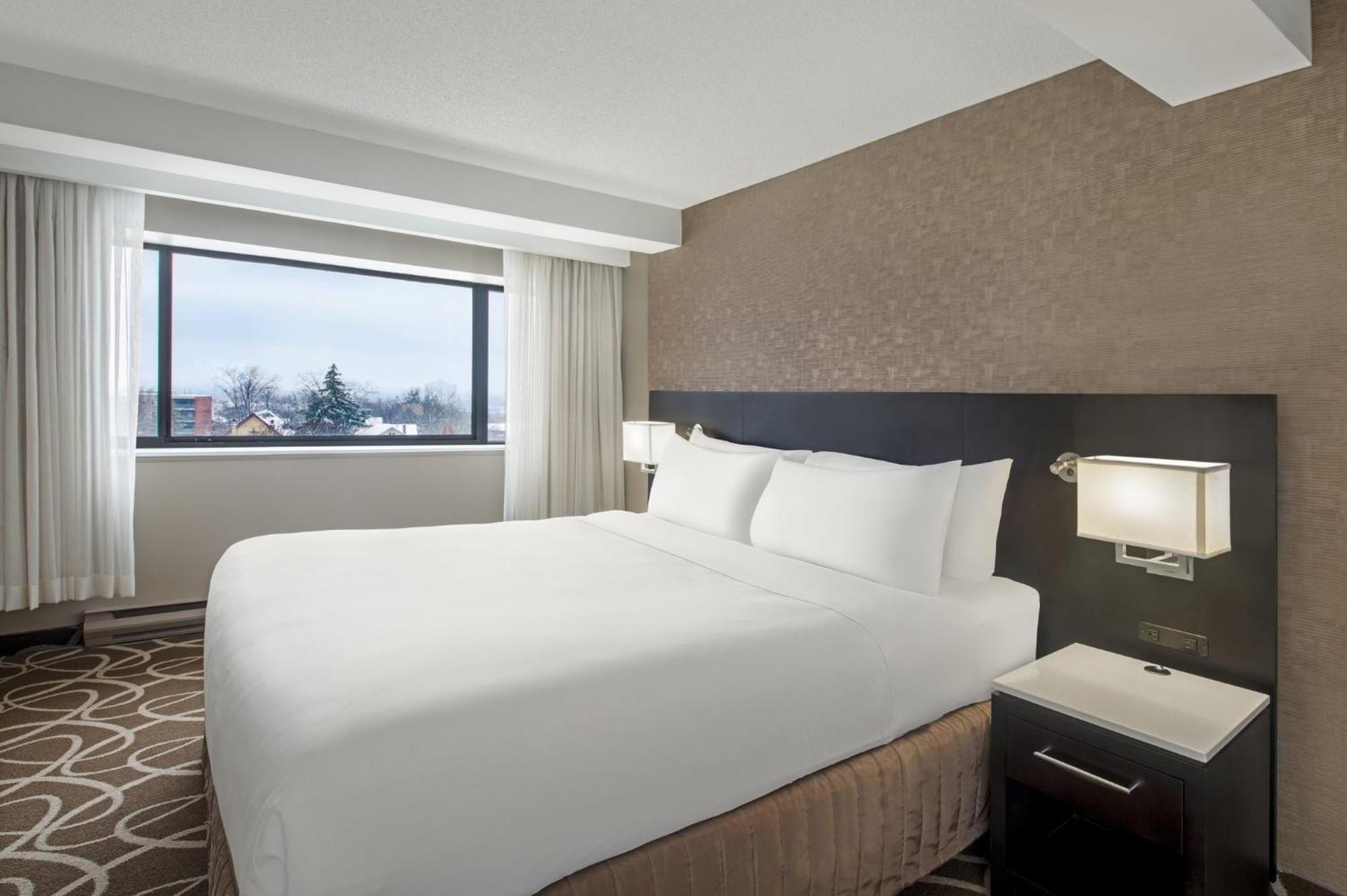 Отель Crowne Plaza Kitchener-Waterloo By Ihg Экстерьер фото