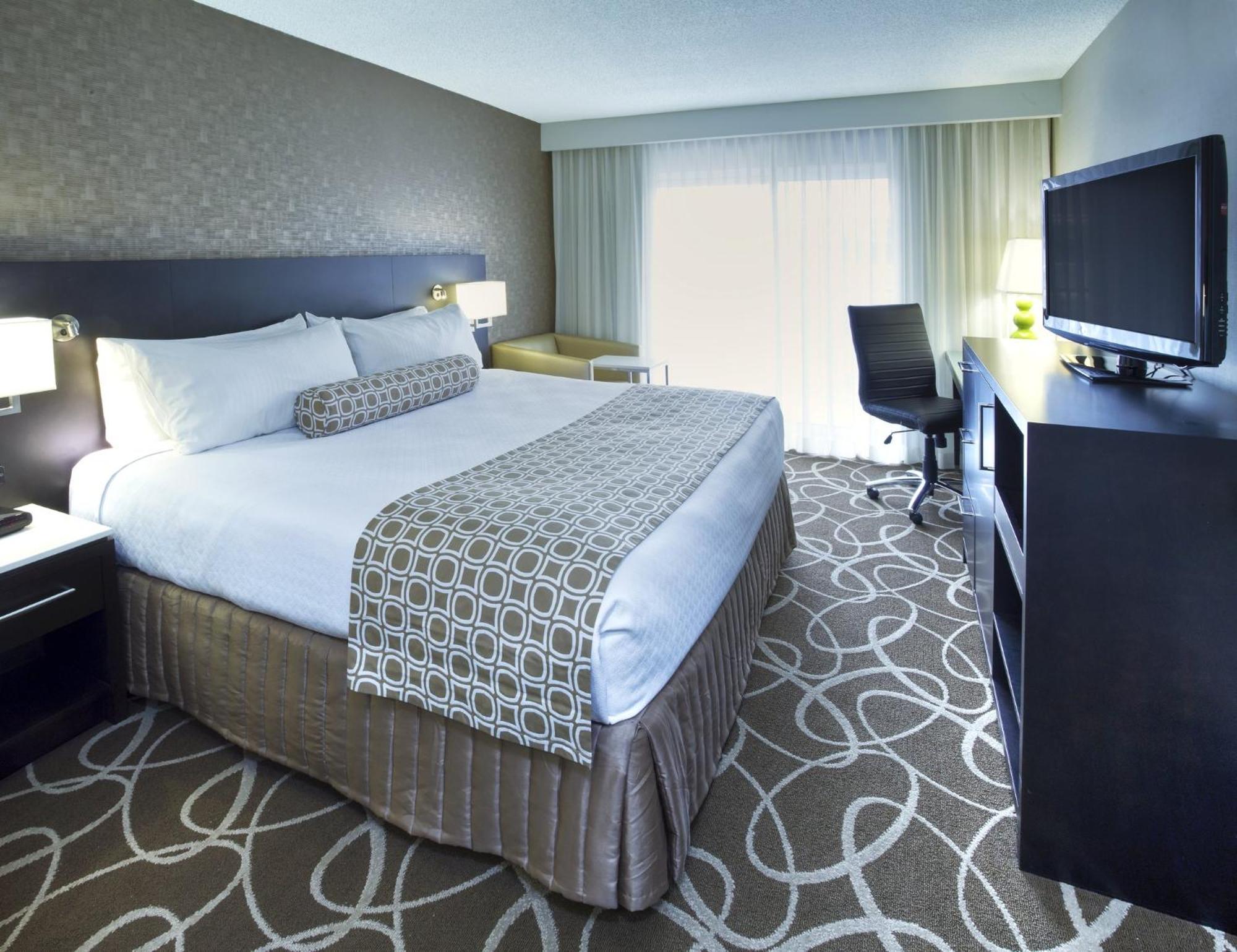 Отель Crowne Plaza Kitchener-Waterloo By Ihg Экстерьер фото